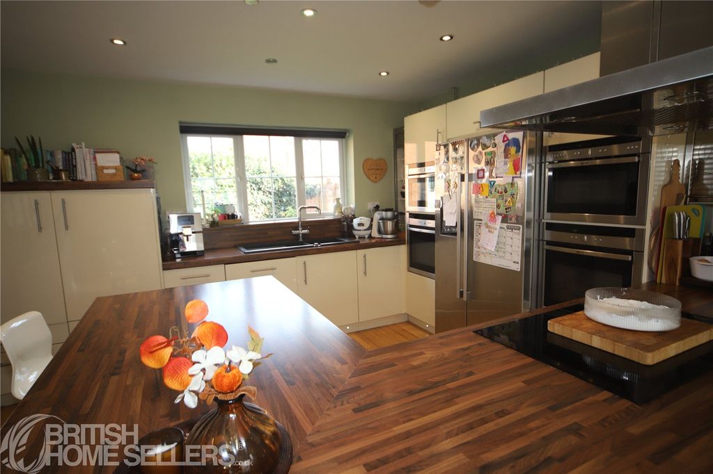 Property photo 2 of 29 Picture No. 24