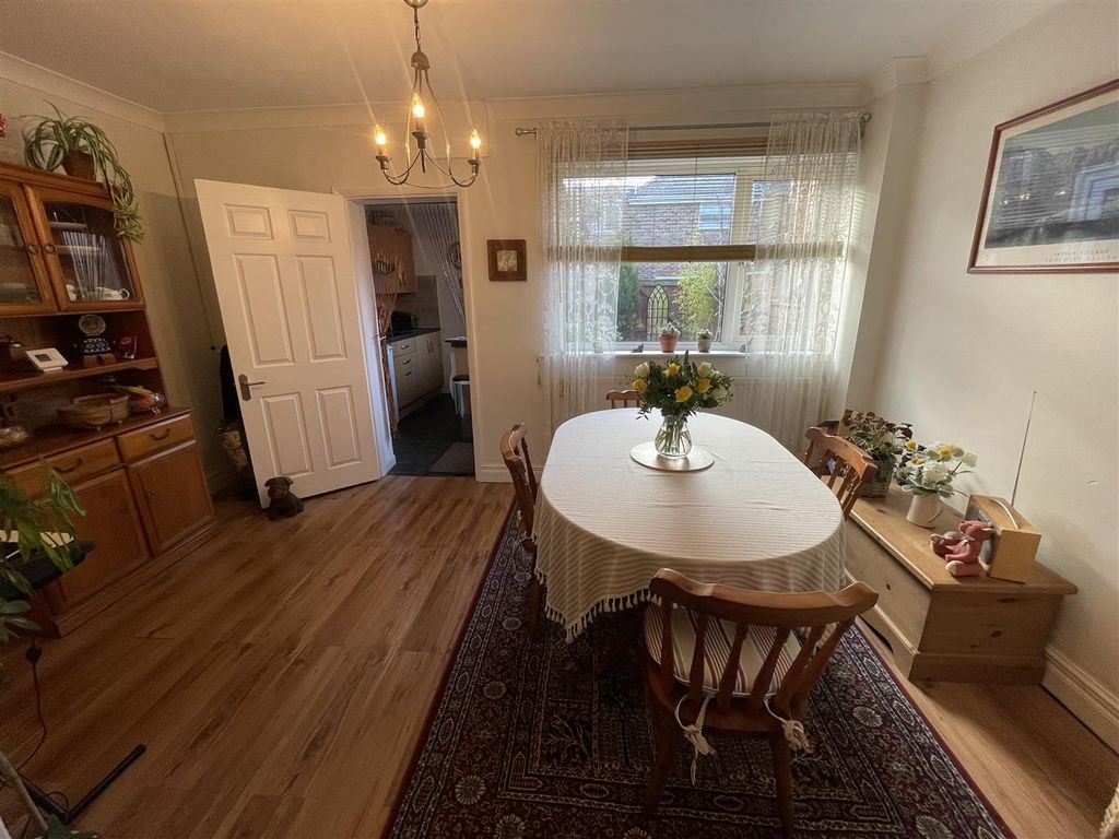 Property photo 3 of 11 32 Hilda 8.Jpeg