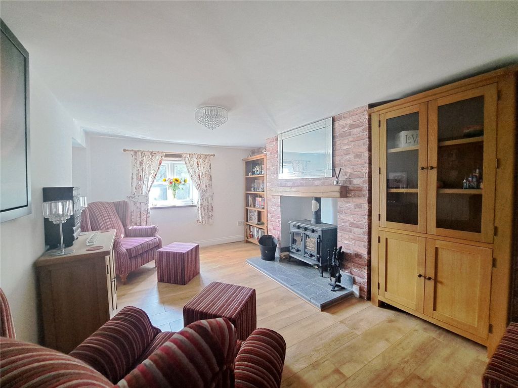 Property photo 3 of 37 Picture No. 13
