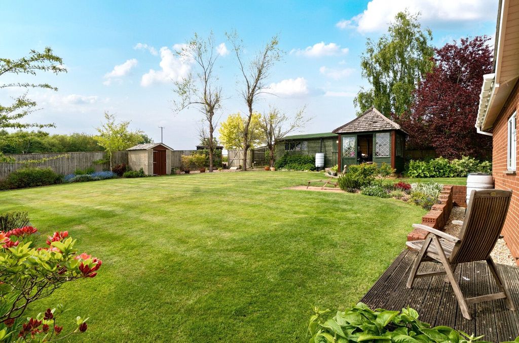Property photo 3 of 12 Garden