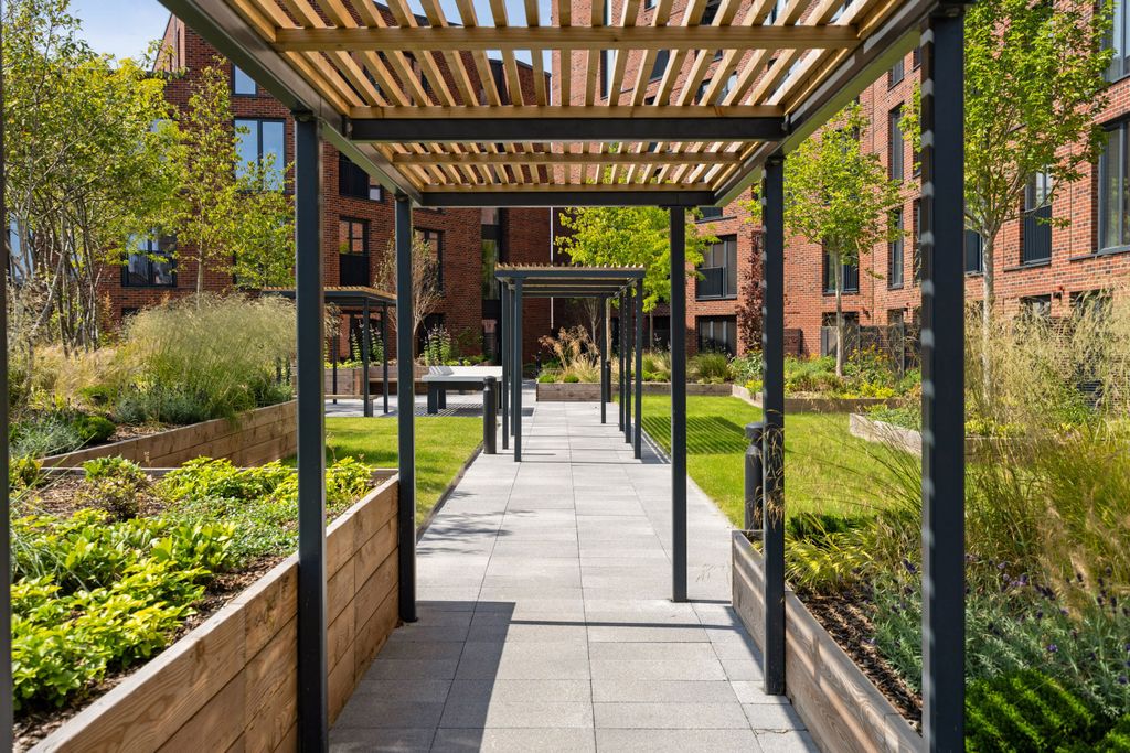 Property photo 3 of 31 Residents Gardens