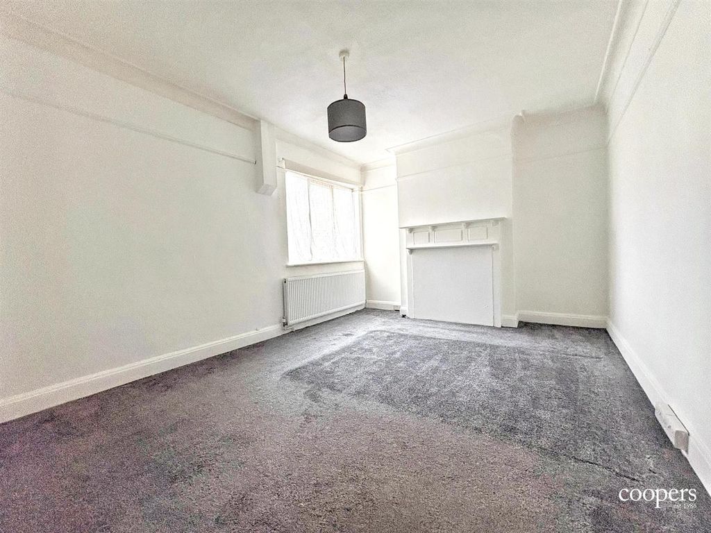 Property photo 2 of 7 53A Victoria Road New 1.Jpg