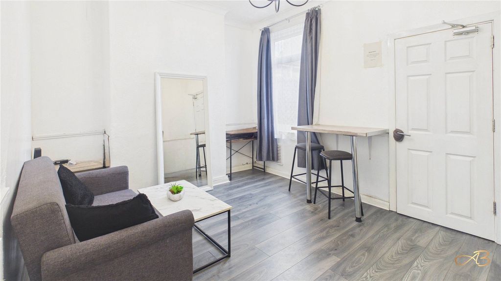 Property photo 3 of 7 Picture No. 06