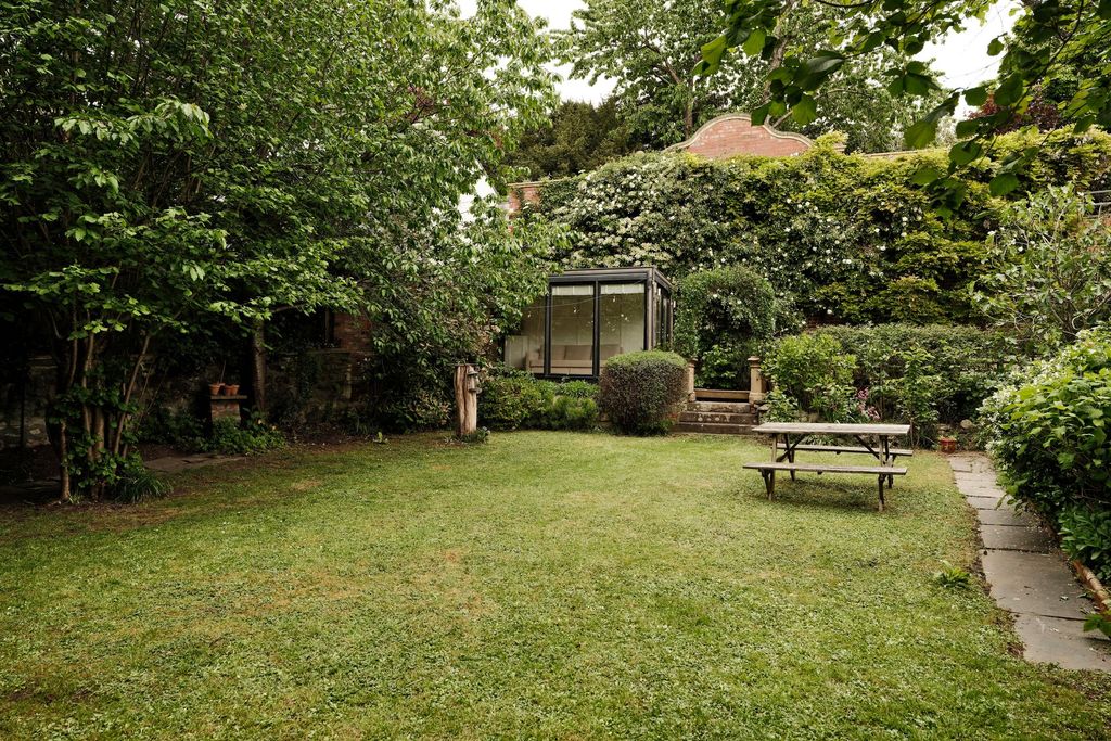 Property photo 3 of 33