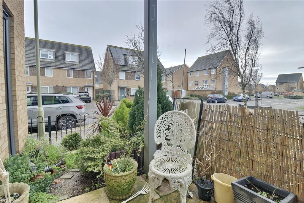 Property photo 3 of 10 Garden