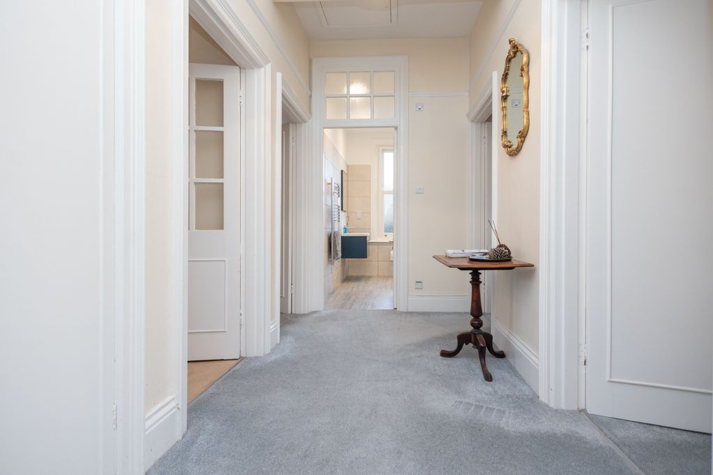 Property photo 3 of 14 20251212-R6M_9947