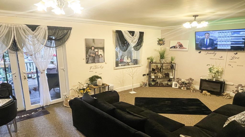 Property photo 2 of 23