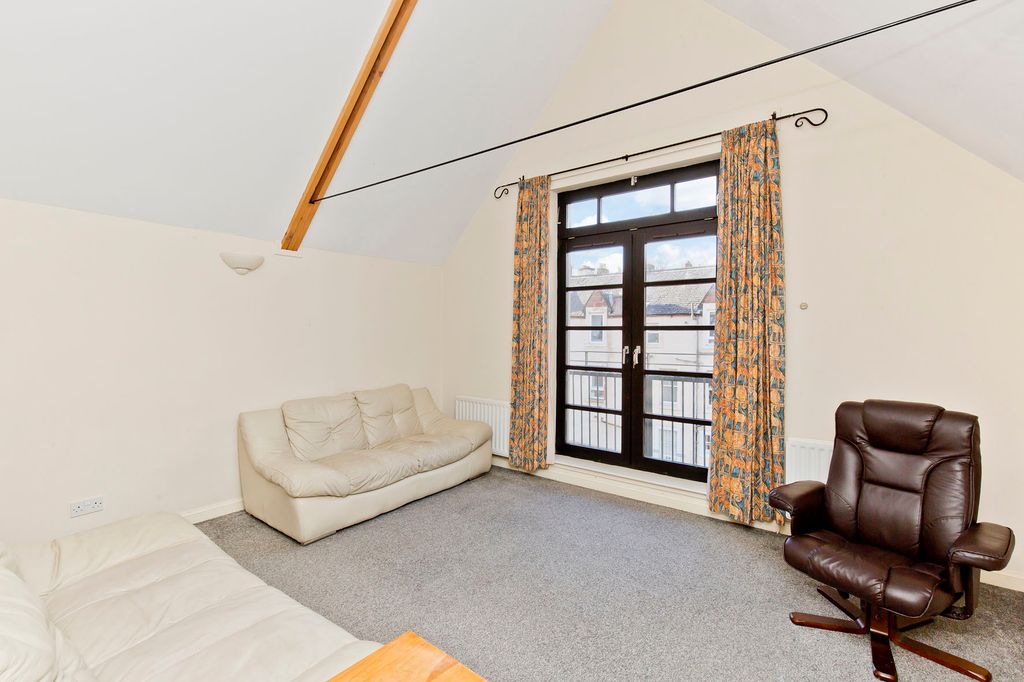 Property photo 3 of 25