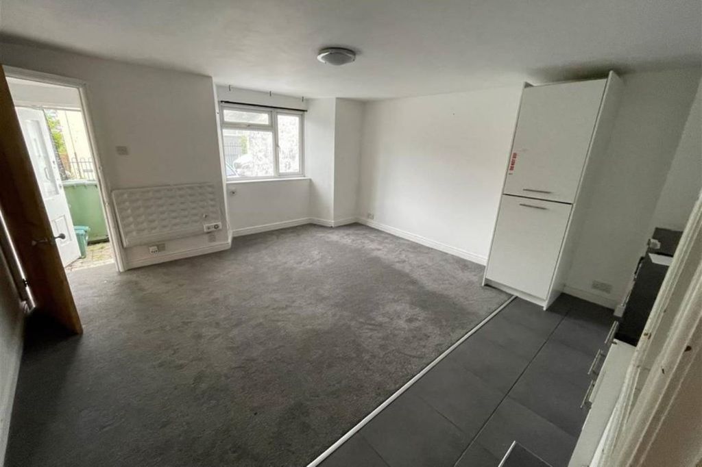 Property photo 3 of 6 Image 3