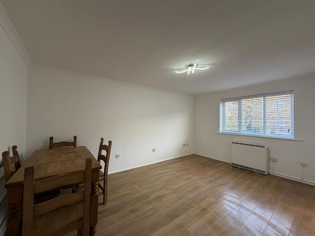 Property photo 2 of 6 F41025A1-d234-40Da-898d-dc821Fe8396d.Jpeg