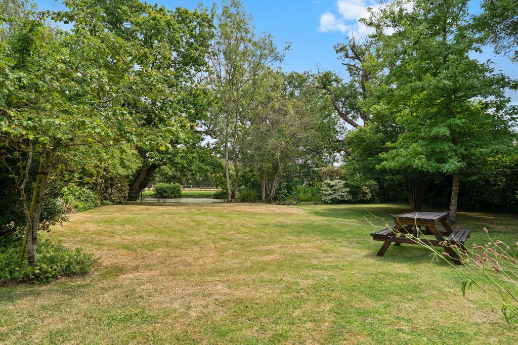 Property photo 2 of 27