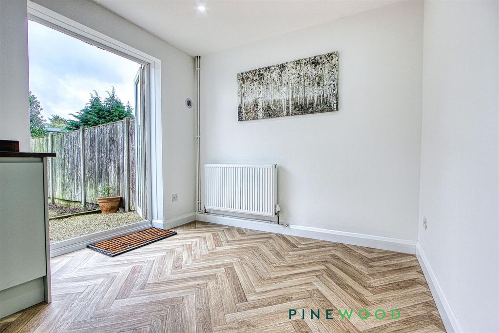 Property photo 3 of 19 Kitchen Diner