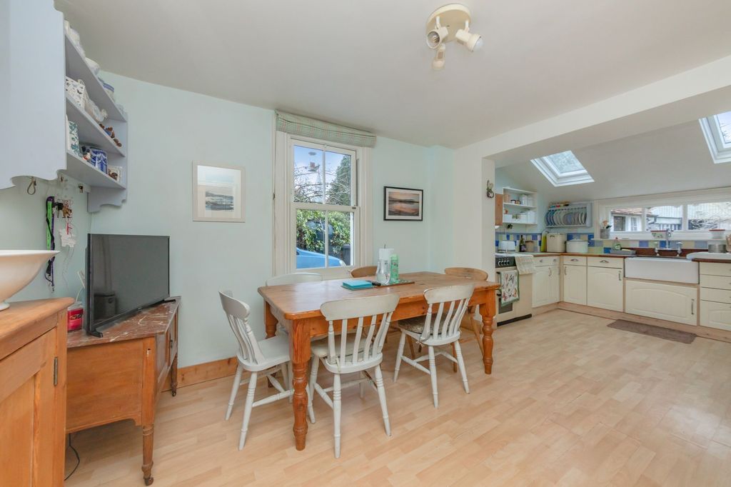 Property photo 2 of 36
