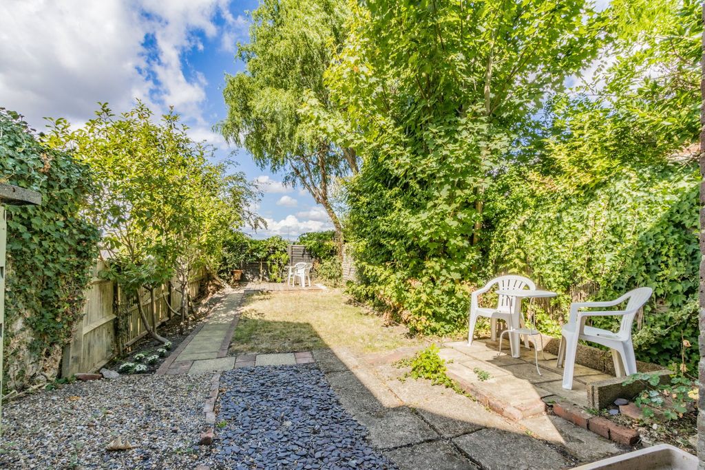 Property photo 2 of 8