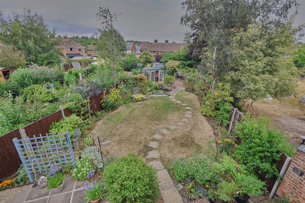 Property photo 3 of 26 Featherston Dr Burbage_6.Jpg