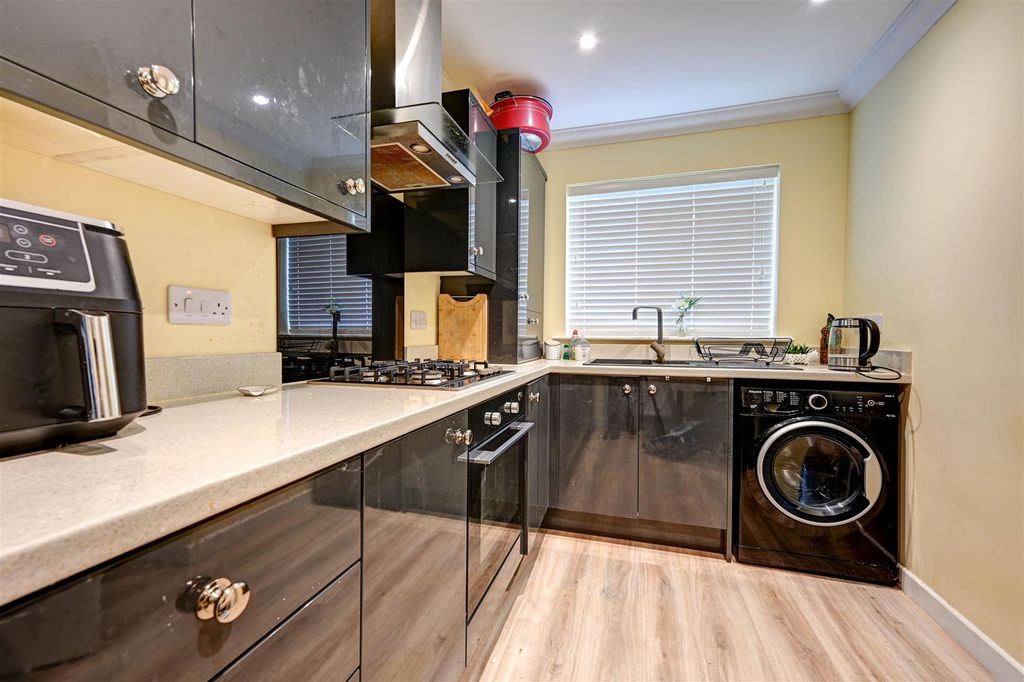 Property photo 3 of 11 Kitchen.Jpg