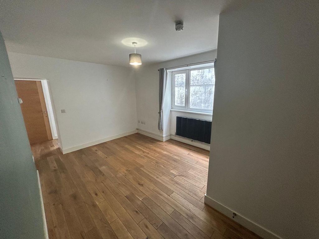 Property photo 1 of 3