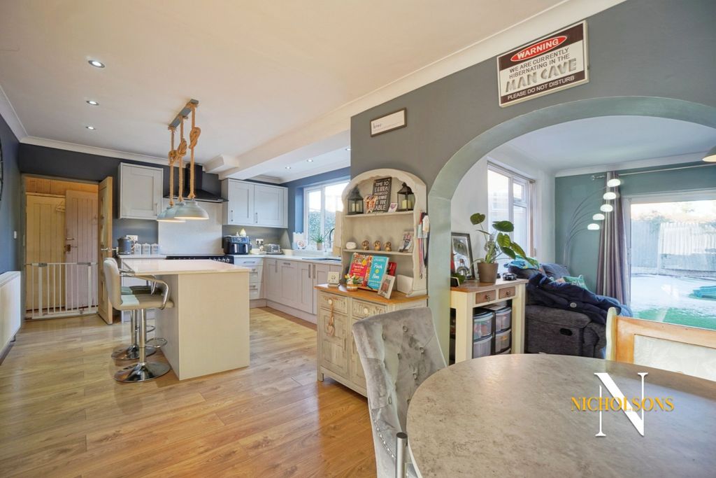 Property photo 3 of 16 3555136