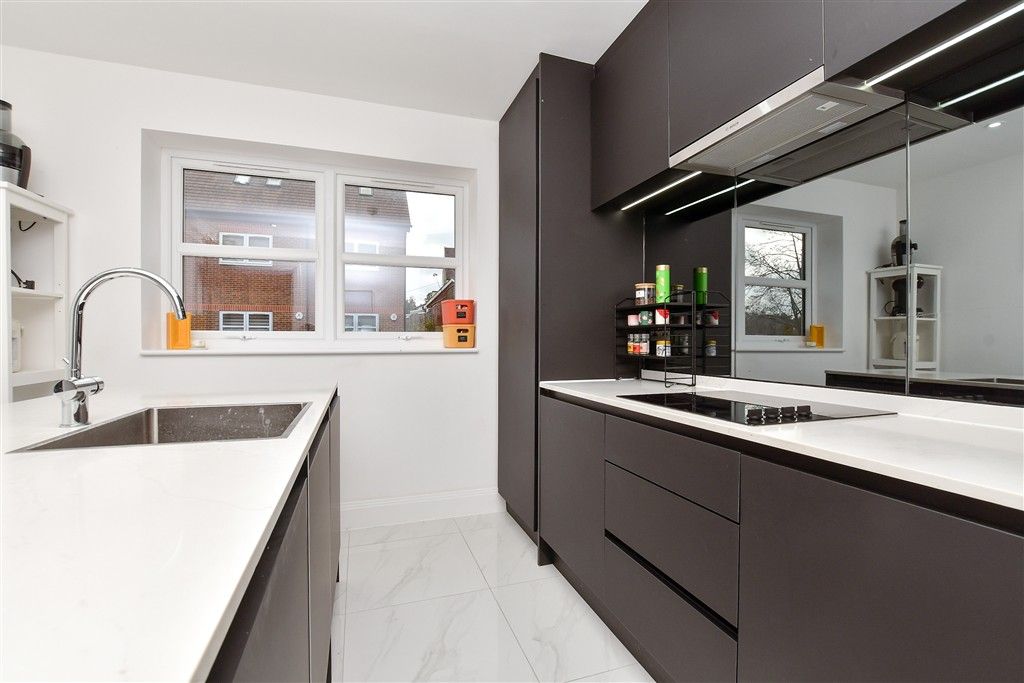 Property photo 3 of 19 Kitchen