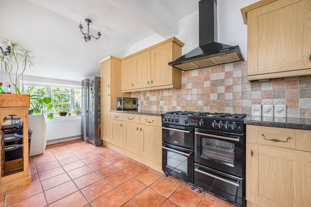 Property photo 3 of 23 Kitchen