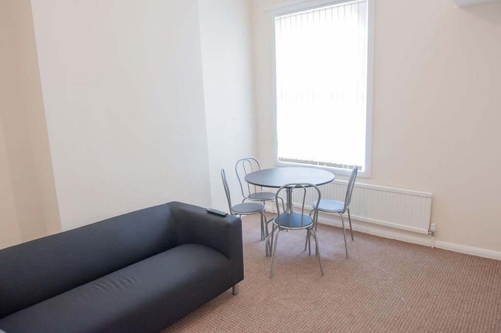Property photo 3 of 11 Grafton-St-89-Lounge-014.Jpg