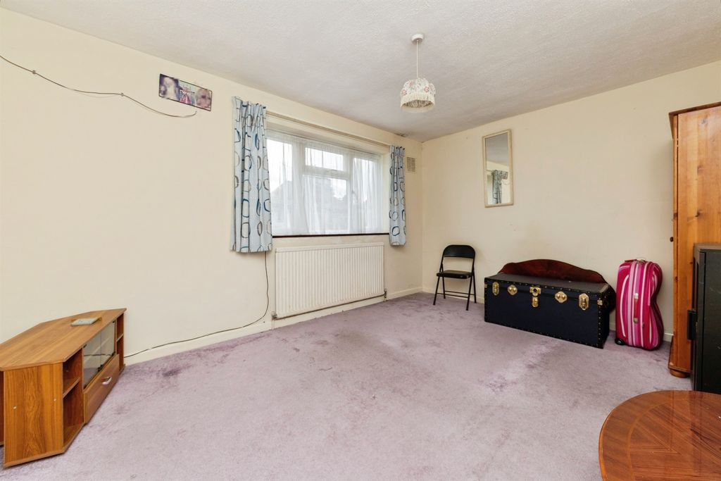 Additional image 5 of 5 bed semi-detached house for saleRedhoods Way East, Letchworth Garden City SG6