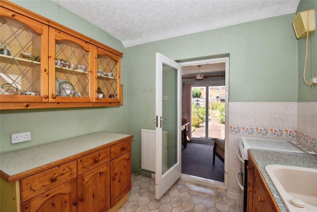 Property photo 2 of 18 Kitchen