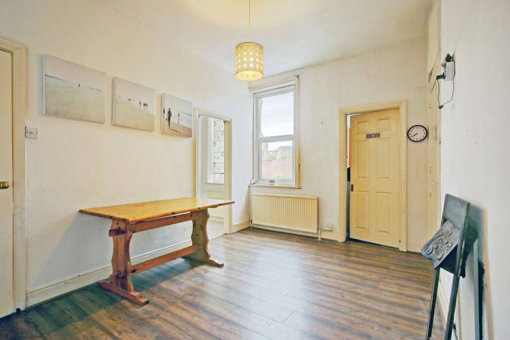 Property photo 3 of 10 Photo