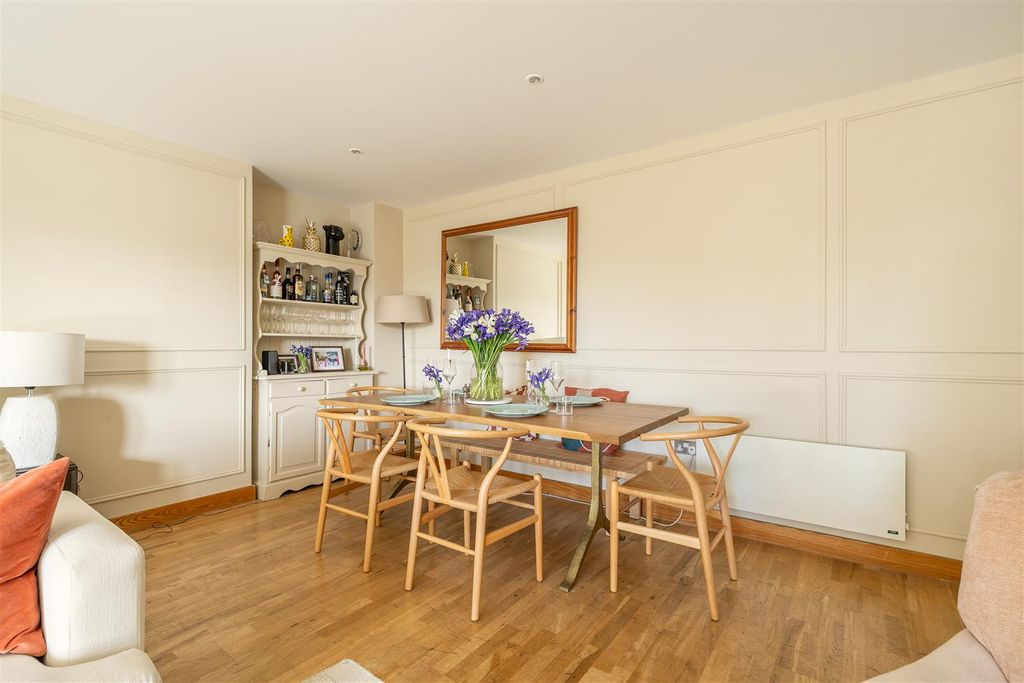 Property photo 2 of 24 Wick Lane, E3