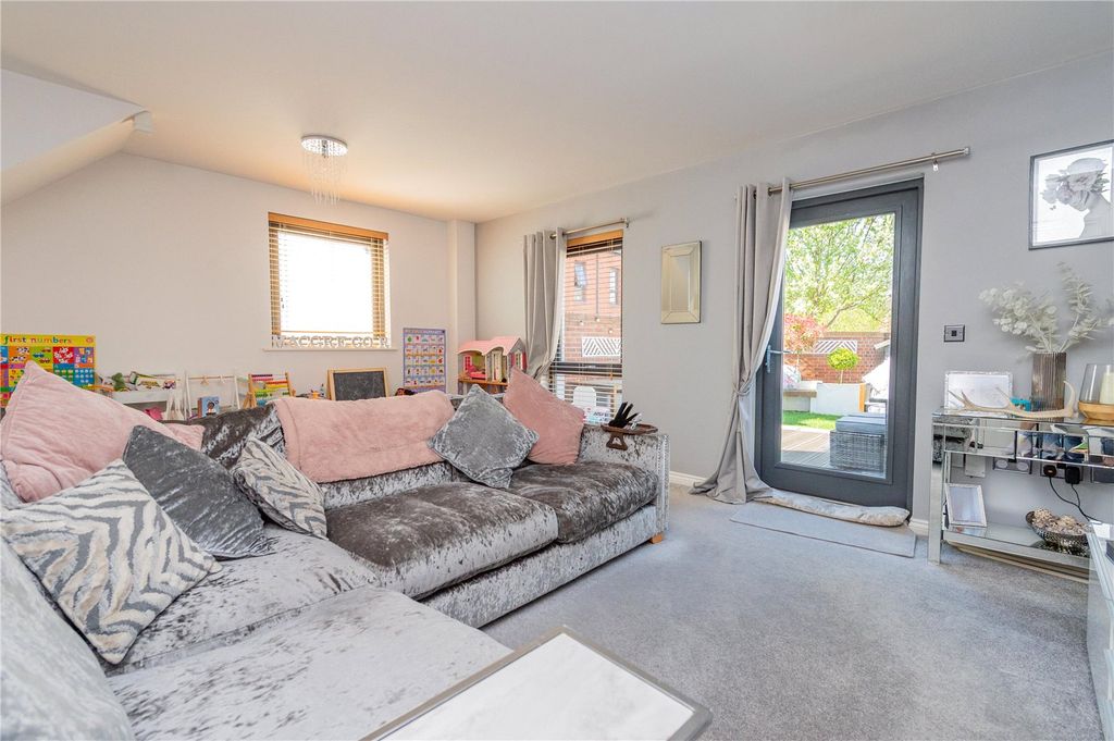 Property photo 2 of 33 Picture No. 26