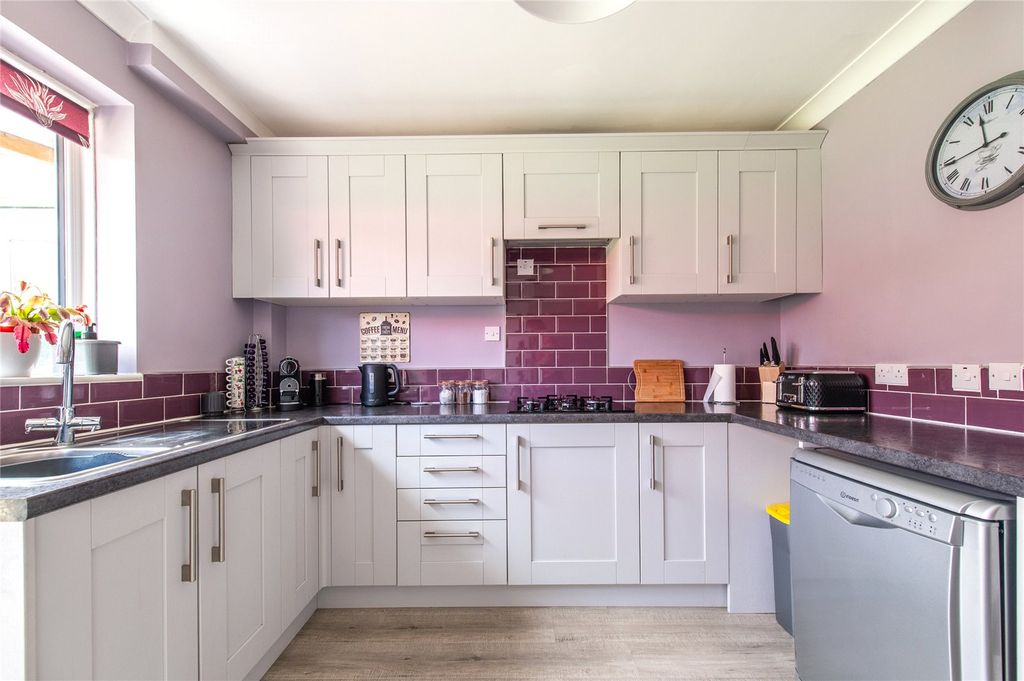 Property photo 3 of 23 Kitchen