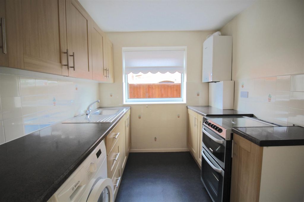Property photo 2 of 8 Kitchen