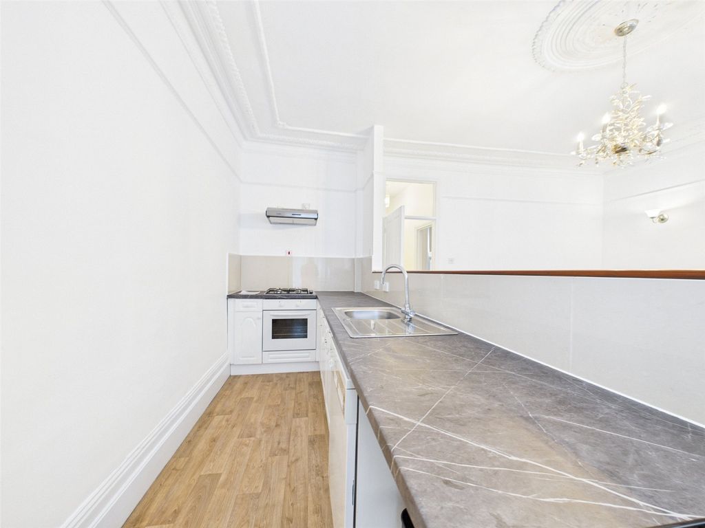 Property photo 2 of 5 Picture No. 10