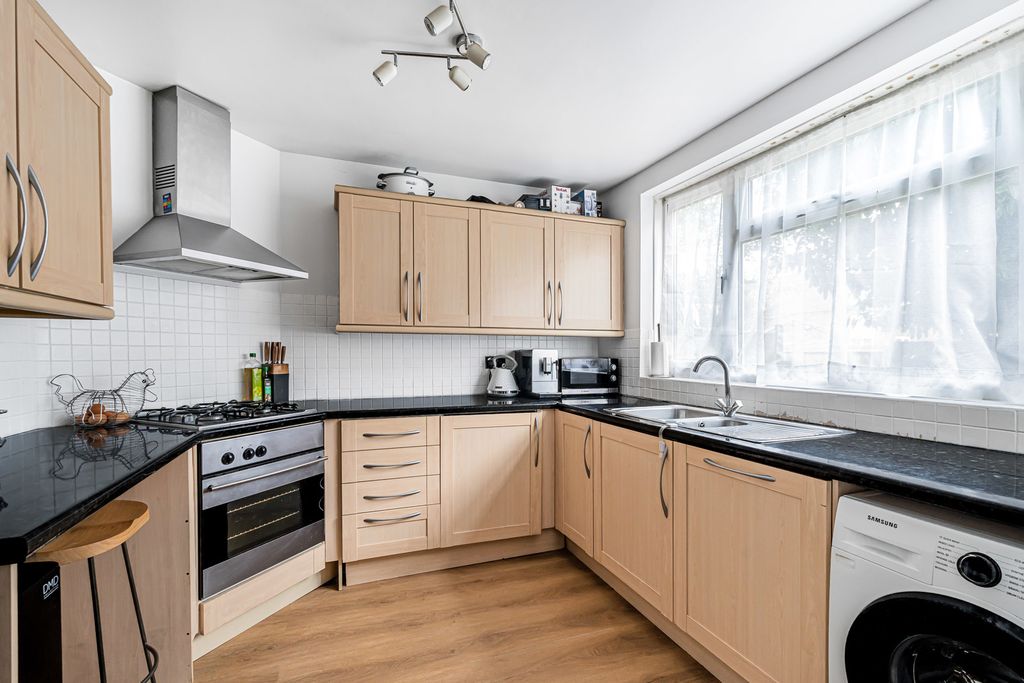 Property photo 3 of 19 Kitchen