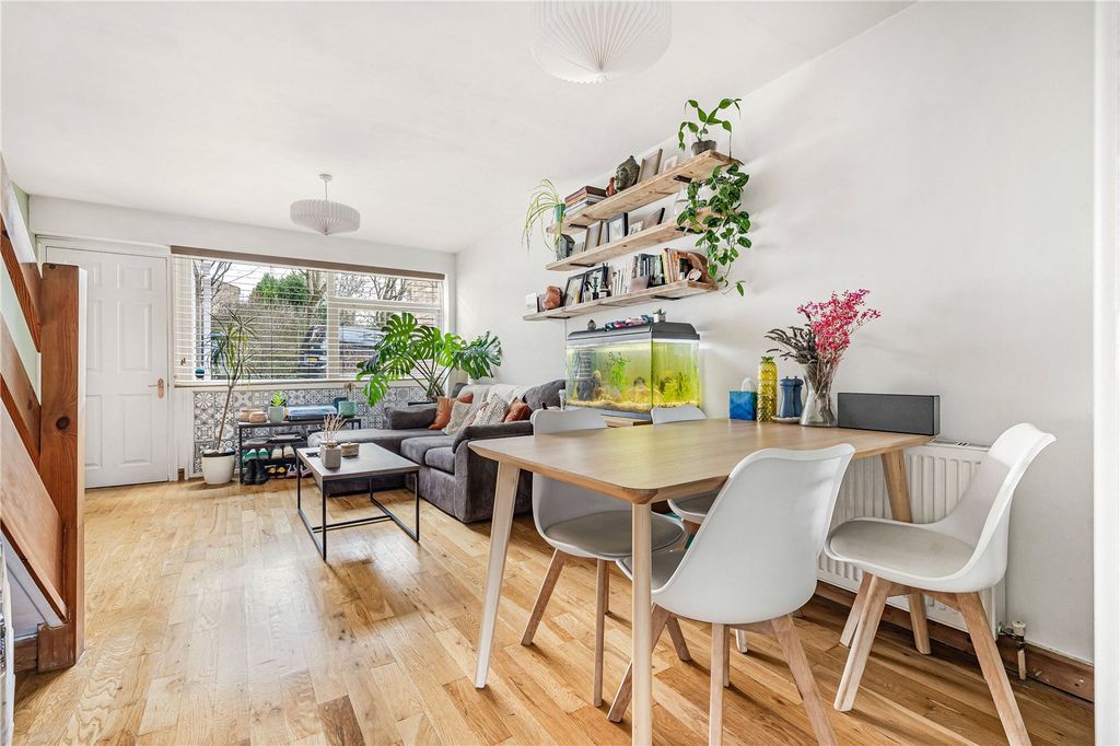 Property photo 3 of 10 Dining Area