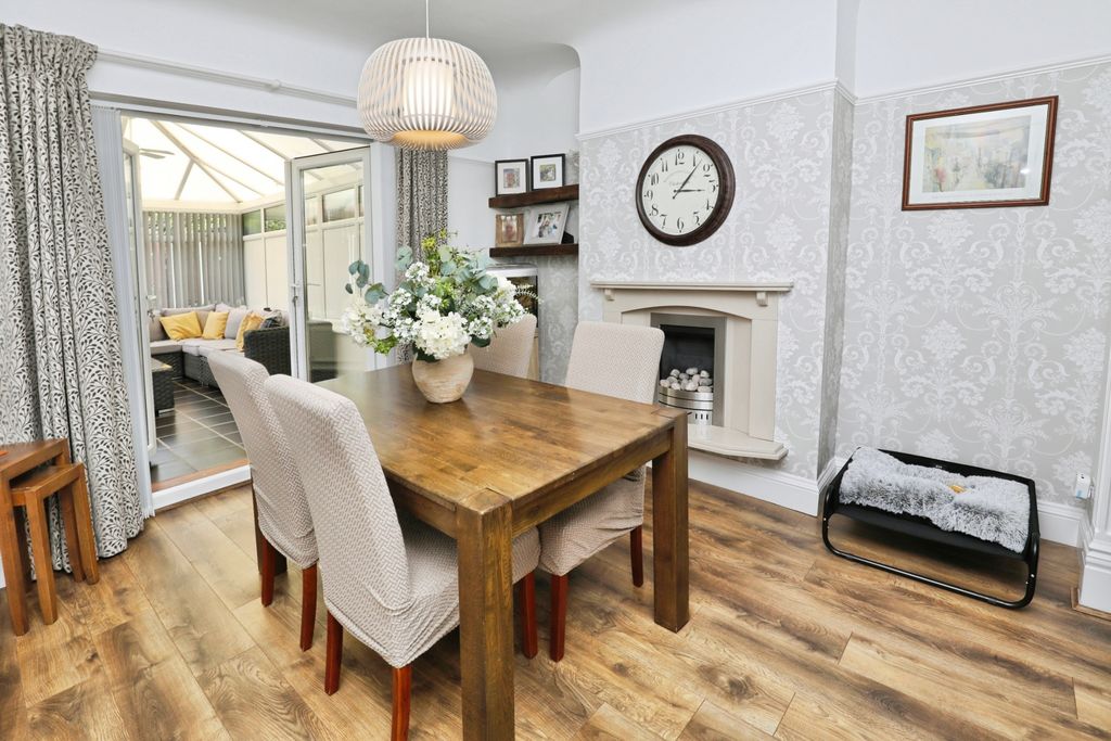 Property photo 3 of 15 Dining Room