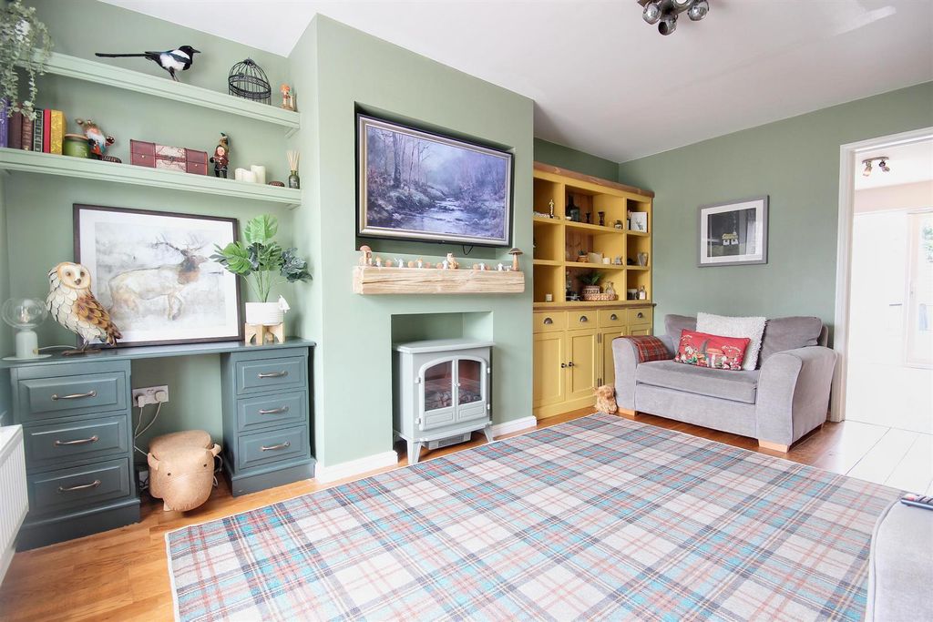 Property photo 2 of 14 Lounge