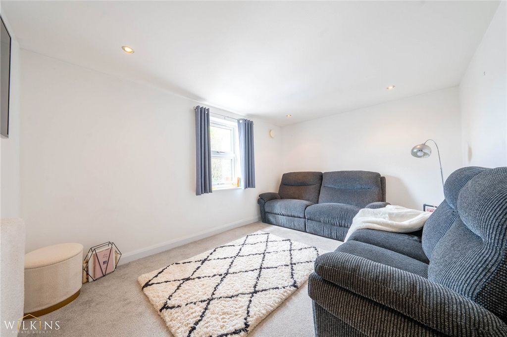 Property photo 2 of 16 Picture No. 11