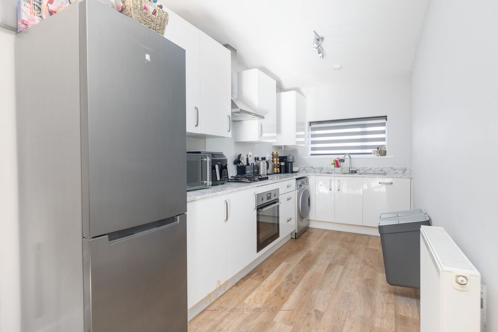 Property photo 3 of 24