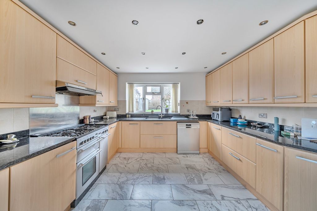 Property photo 3 of 19