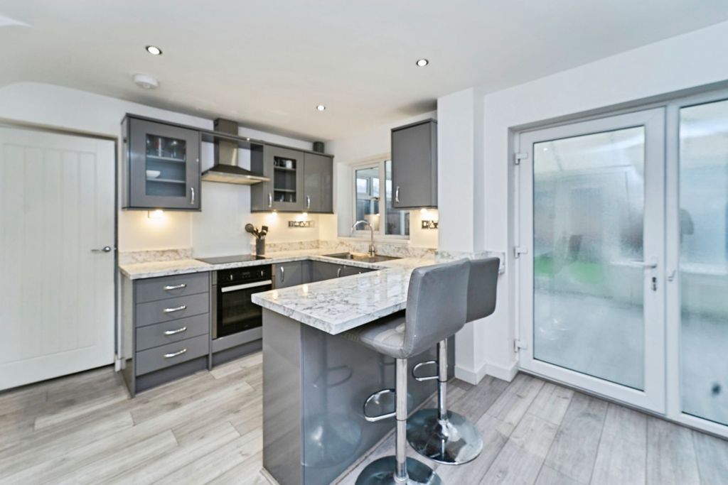 Property photo 3 of 15 Kitchen/Dining Room