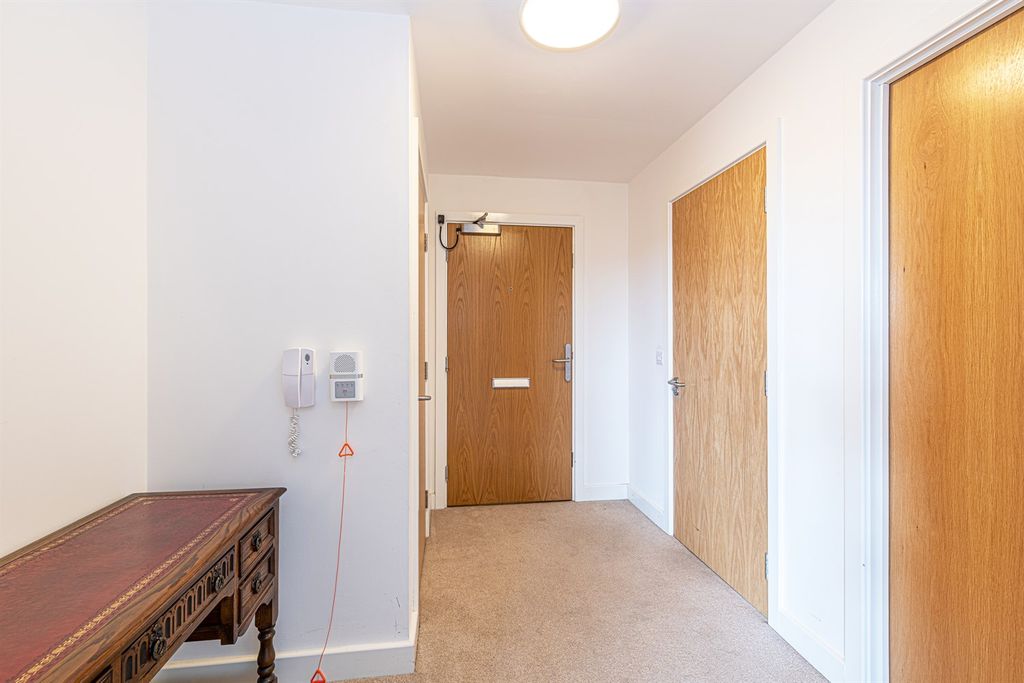 Property photo 2 of 13 Entrance Hall