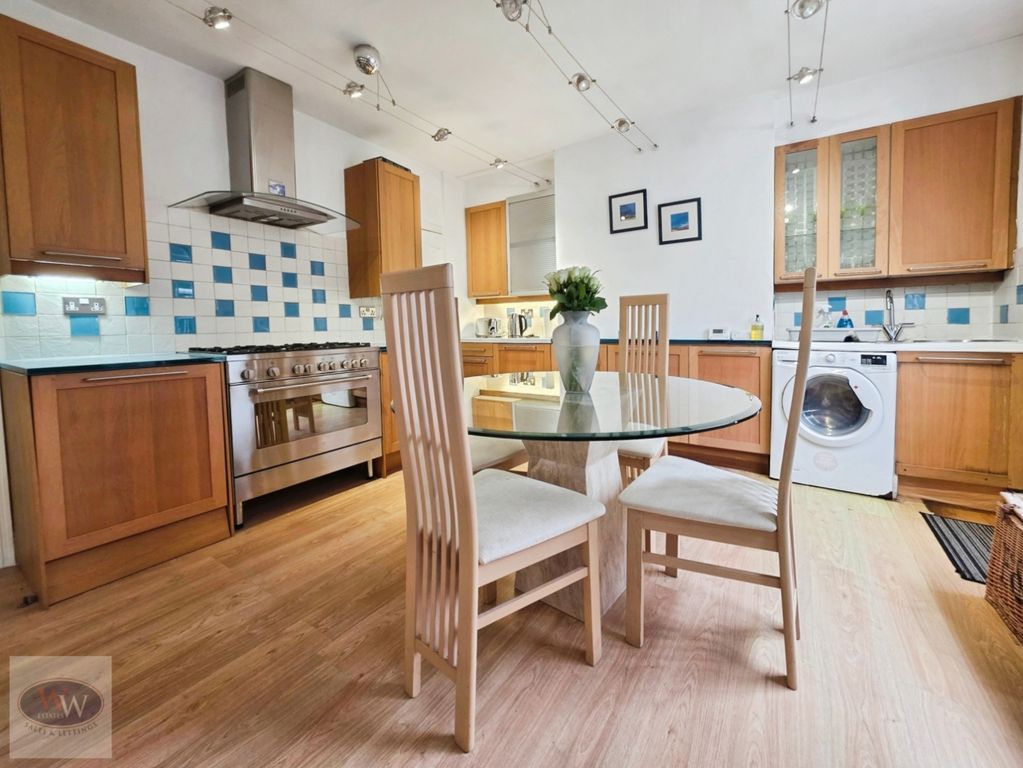 Property photo 3 of 17 Kitchen Diner