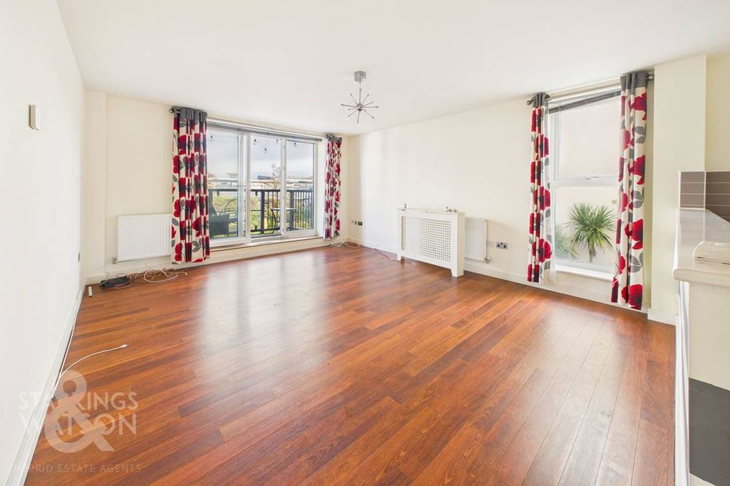 Property photo 2 of 18