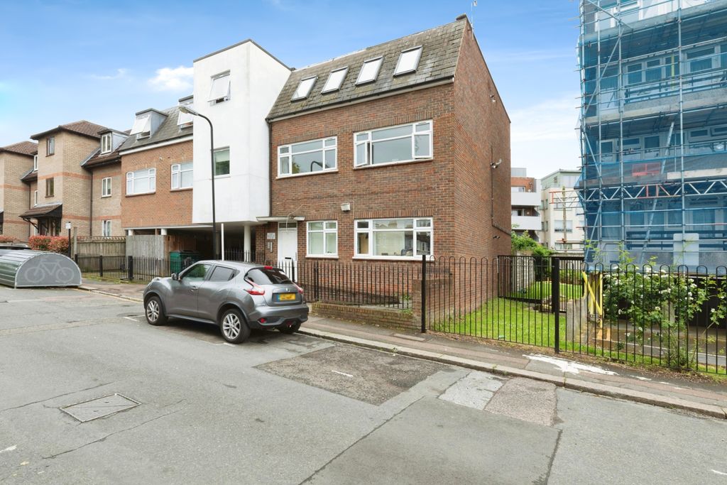 Property photo 3 of 11 3