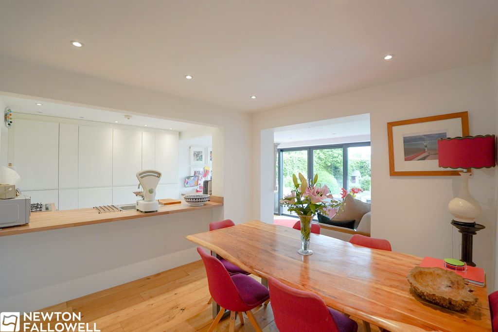 Property photo 2 of 22