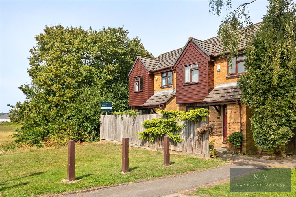 Property photo 1 of 17 Hazel Close 3 MV-13.Jpg