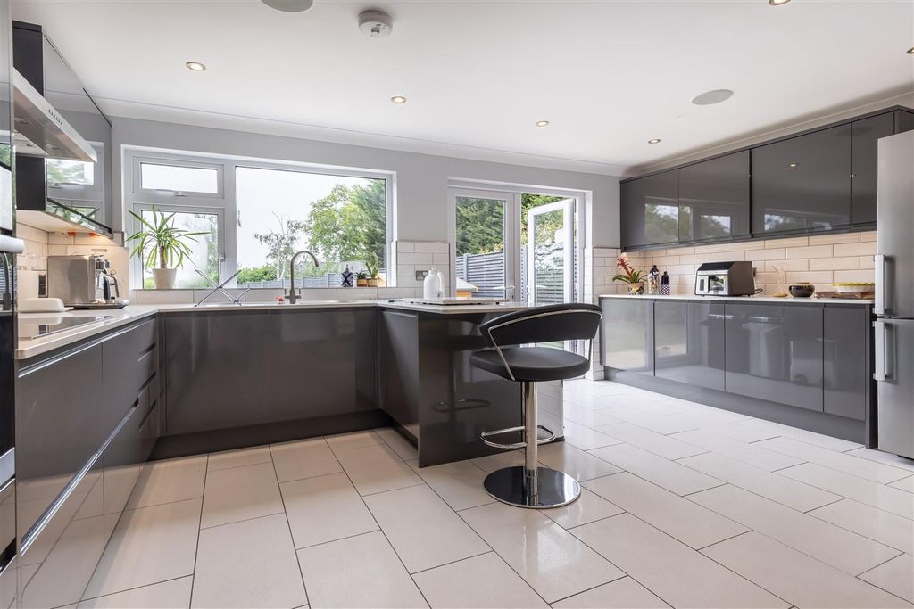 Property photo 3 of 19 Brackle  Abridge   (19).Jpg