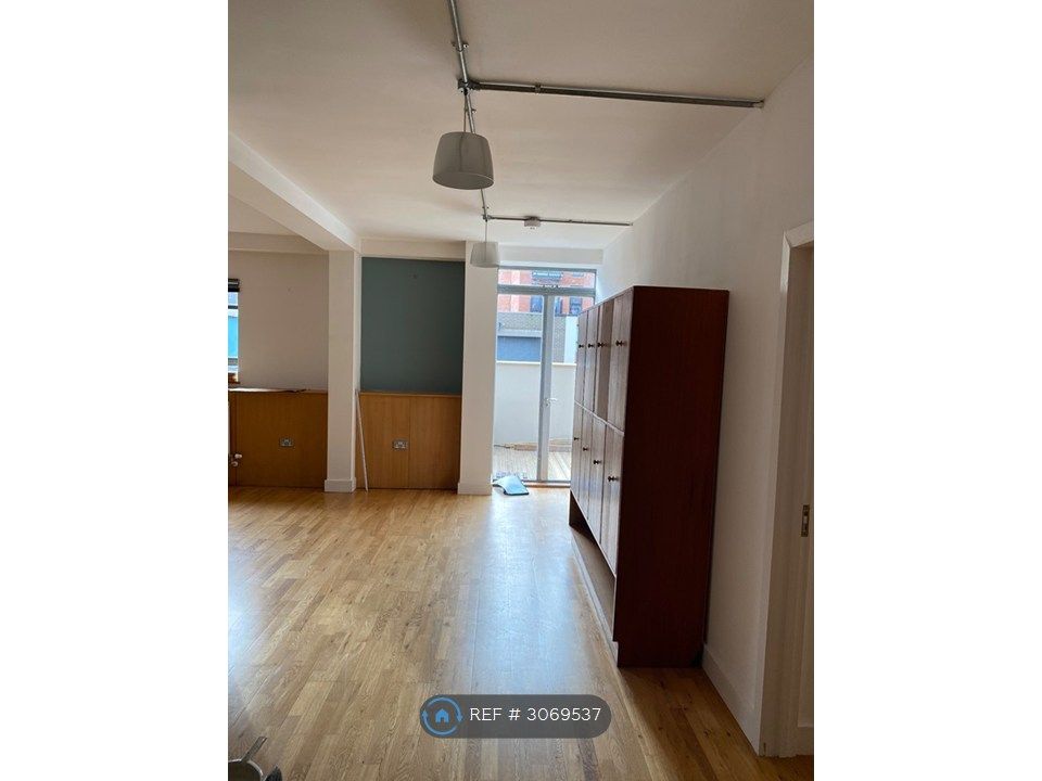 Property photo 1 of 35 View Into Flat From Front Room