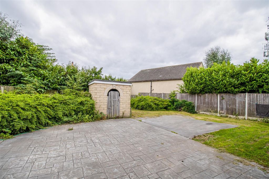 Property photo 2 of 8 Outside